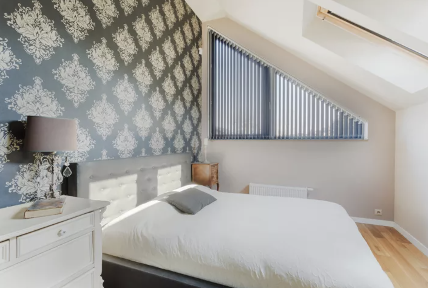 15 Hot Bedroom Decorating Styles and Tips